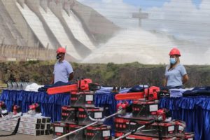 Dotan con más de 8 mil uniformes y herramientas a fuerza trabajadora del sector eléctrico en Bolívar