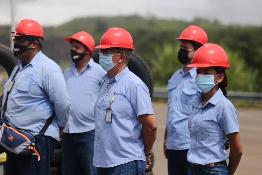 Dotan con más de 8 mil uniformes y herramientas a fuerza trabajadora del sector eléctrico en Bolívar