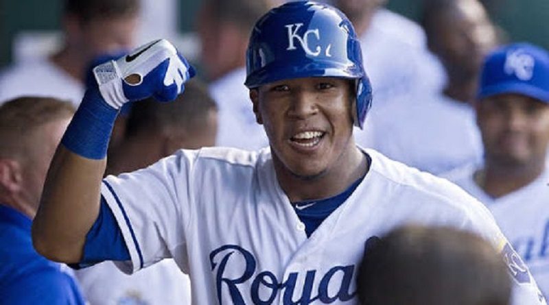 El récord eSalvador Pérez iguala al inmortal Iván “Pudge” Rodríguez con 20 o más cuadrangulares en 5 temporadas como receptorntre los caretas con más años de 20 o más jonrones lo tienen Mike Piazza y Johnny Bench con 11, cada uno.