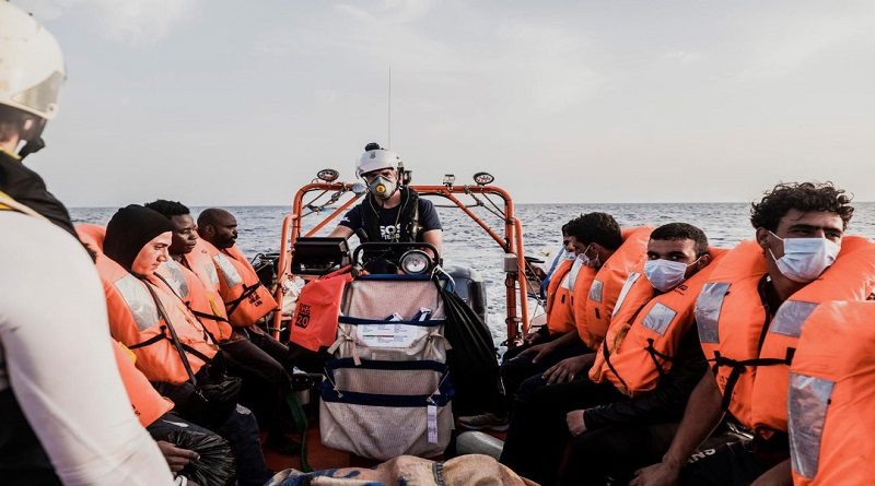 Rescatan a 132 migrantes en el Mediterráneo
