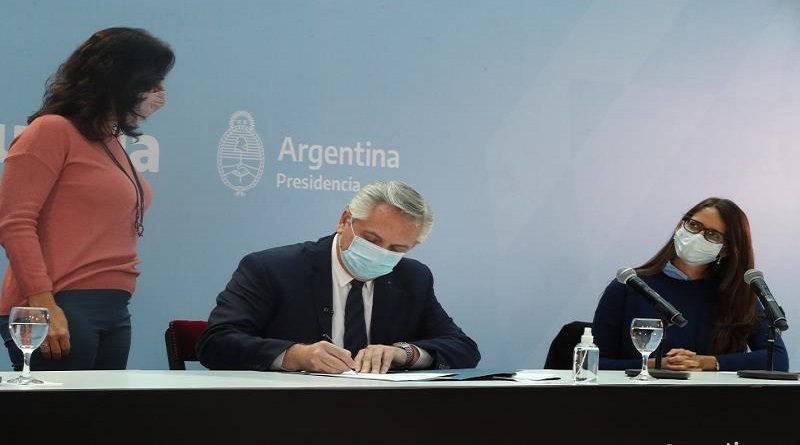 Argentina promulgó la ley de cupo laboral para travestis y transexuales