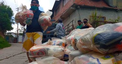 Proveal distribuye 1.715 combos de alimentos a comunidades de Los Teques en Miranda