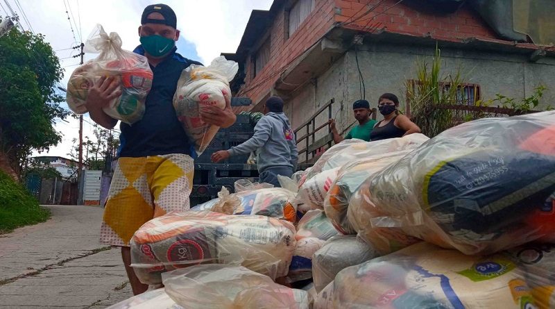 Proveal distribuye 1.715 combos de alimentos a comunidades de Los Teques en Miranda