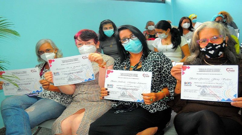Gobierno Bolivariano entrega reconocimientos a personal del Centro Quirúrgico Carabobo 200 en su aniversario número 43