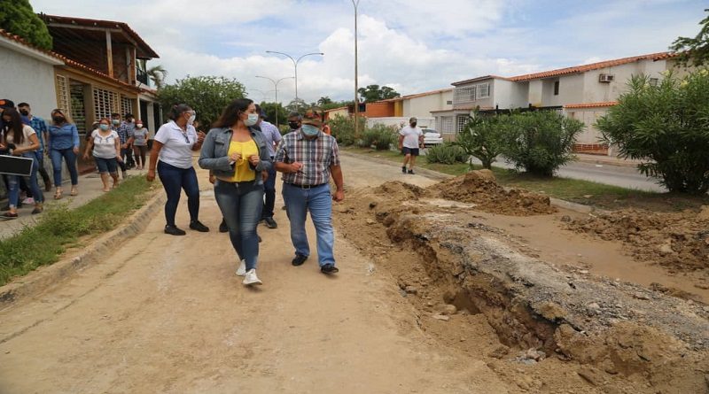 Gobierno Bolivariano realiza labores de rehabilitación de colectores de agua servidas en urbanismo Base Sucre en Aragua