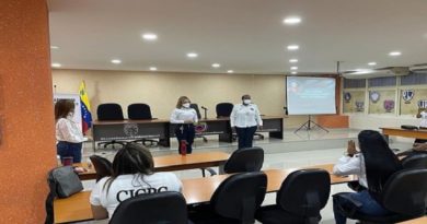 Funcionarios de Prevención Integral del Delito trabajan en la Ley sobre el Hurto y Robo de Vehículos automotores
