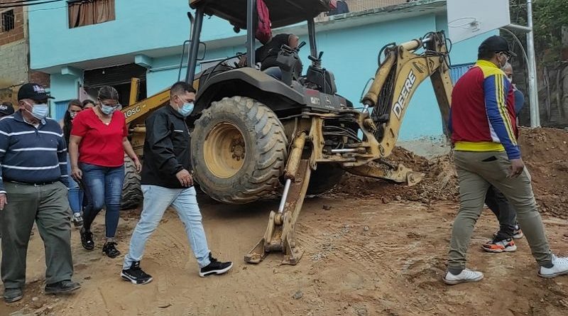 Gobierno de Caracas inspecciona labores de rehabilitación de obras públicas en sector El Bambú, parroquia Caricuao