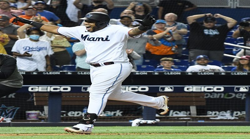 Jesús Aguilar dejó en el terreno a los Dodgers con cuadrangular