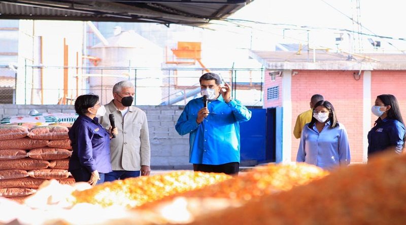 Presidente Maduro resalta labor del pueblo campesino y productor que hace el milagro de la economía real de la Patria