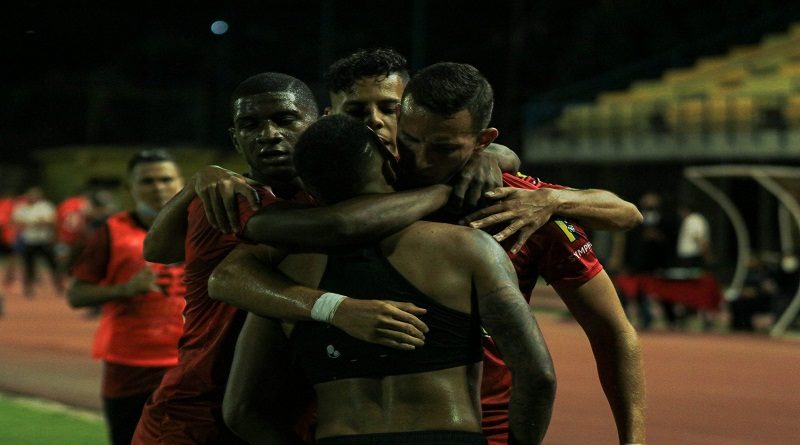 Caracas FC vence 2-1 a Universidad Central de Venezuela y es líder del grupo oriental