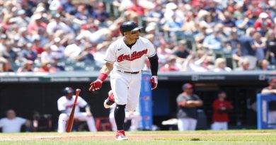 César Hernández la sacó del parque en victoria de Indios 3-2 ante Rayas