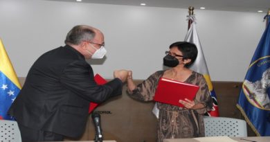 CNE y UBV firman convenio de cooperación interinstitucional