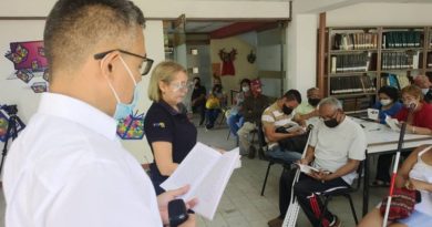 Biblioteca Pública Aquiles Nazoa de Caricuao recibe primeros tomos de la Colección Bicentenario Carabobo