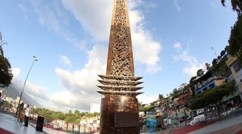 Gobierno Nacional embellece y recupera plaza 4F en el 23 de Enero Caracas
