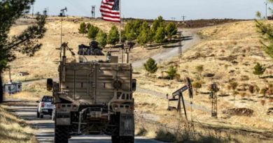 Un vehículo blindado de EE.UU. patrulla por una región rica en petróleo en la provincia siria de Al-Hasaka, 6 de noviembre de 2019. (Foto: AFP)