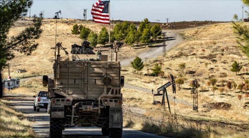 Un vehículo blindado de EE.UU. patrulla por una región rica en petróleo en la provincia siria de Al-Hasaka, 6 de noviembre de 2019. (Foto: AFP)