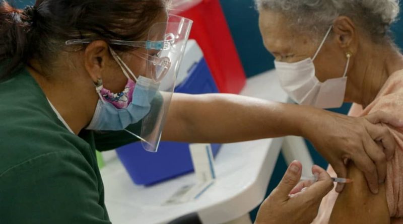 Gobernación de Bolívar refuerza jornada de vacunación contra COVID-19 en zonas afectadas por las lluvias