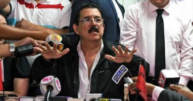 El expresidente hondureño (2006-2009) Manuel Zelaya en una conferencia de prensa en Tegucigalpa.