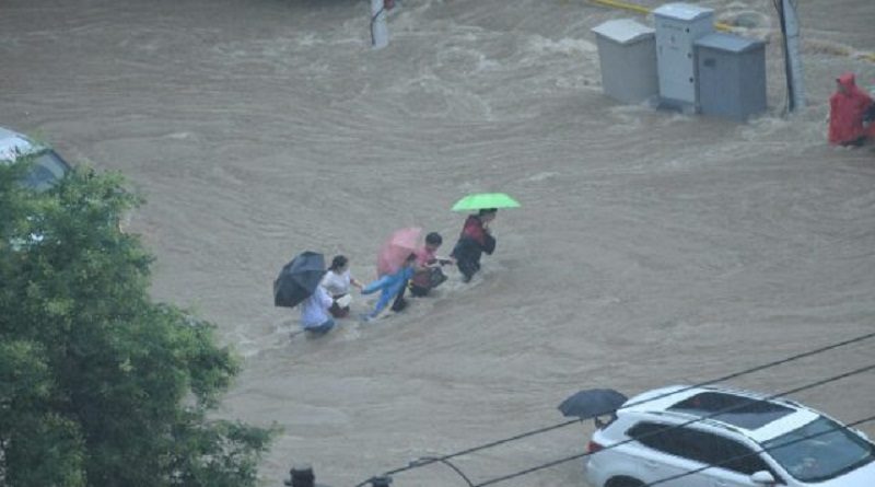 Ascienden a 99 el número de muertos por torrenciales lluvias en China