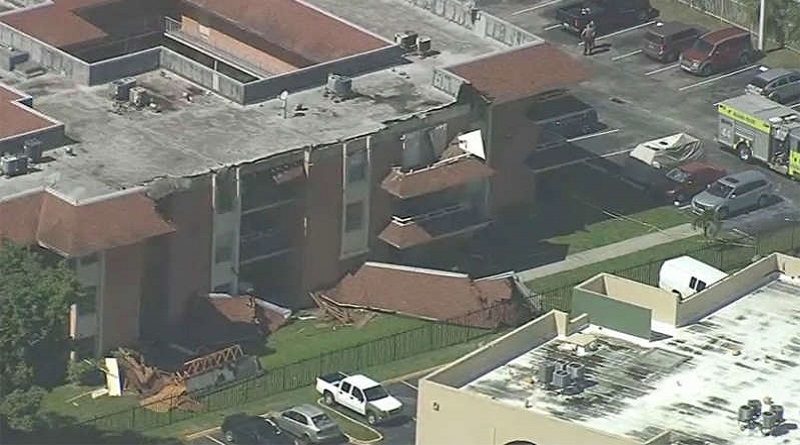 EE.UU. | Colapsa parte del techo de otro edificio de apartamentos en Miami