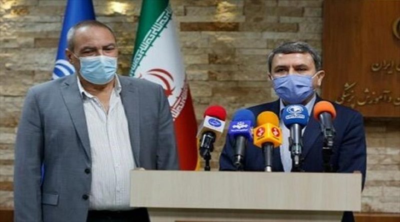 El director del Instituto Pasteur de Irán en una rueda de prensa conjunta con el director del instituto cubano Finlay de Vacunas (izq.), Irán, 27 de julio de 2021.