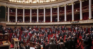 Parlamento francés aprobó el proyecto de ley del certificado sanitario