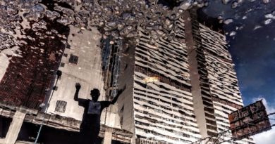 FÉLIX GERARDI en RT: FRACTALES, imágenes de una Caracas al revés reflejada en los charcos