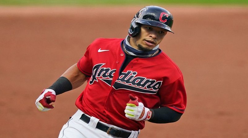 César Hernández la sacó del parque por decimoctava vez en la temporada en victoria de Indios ante Cardenales