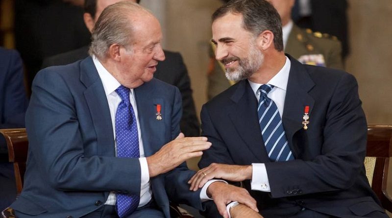 El exrey de España Juan Carlos I y su hijo el actual rey Felipe VI