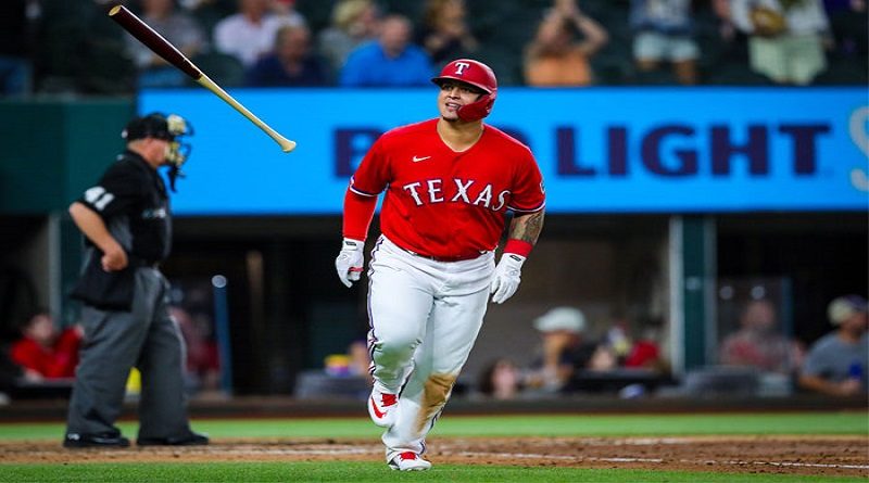 Yohel Pozo sonó jonrón en su debut con los Rangers de Texas