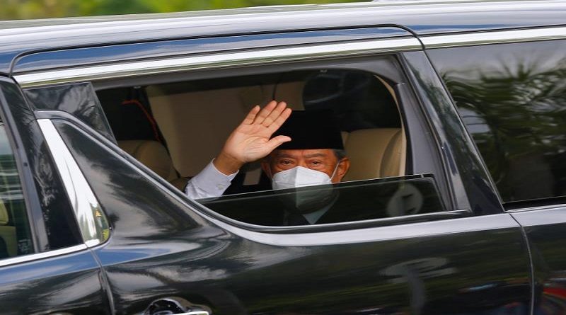 Primer ministro de Malasia dimite tras perder la mayoría