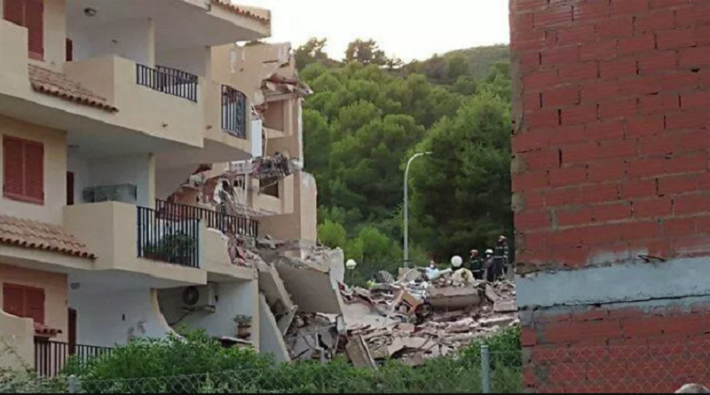 Varios residentes atrapados: Se derrumba parcialmente un edificio vacacional en España