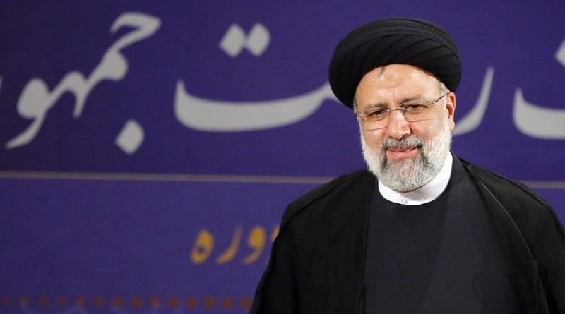 Jameneí ratifica al clérigo rigorista Raisí como presidente de Irán