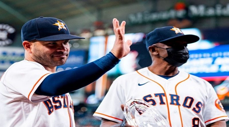 Altuve recibe el Premio Heart and Hustle de los Astros