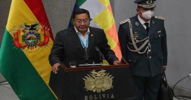 Presidente Luis Arce exhorta a militares a trabajar junto al pueblo en la consolidación de la democracia en Bolivia