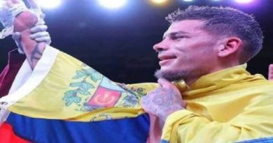 Entregan Orden Lago de Maracaibo Gran Collar al campeón mundial superpluma Roger "El Kid" Gutiérrez