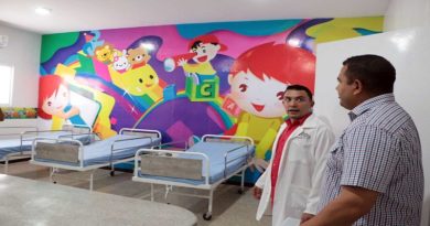 Clark-entrega-obras-Salud Día de Coro.