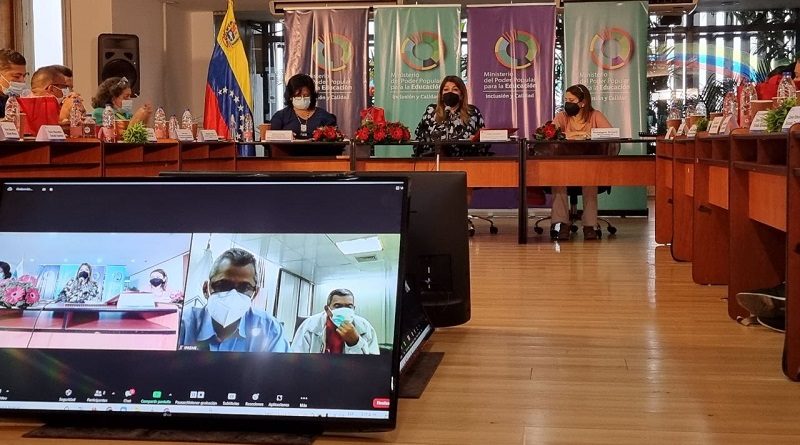 Realizarán jornadas masivas para inmunizar contra la COVID-19 al personas del sector educativo