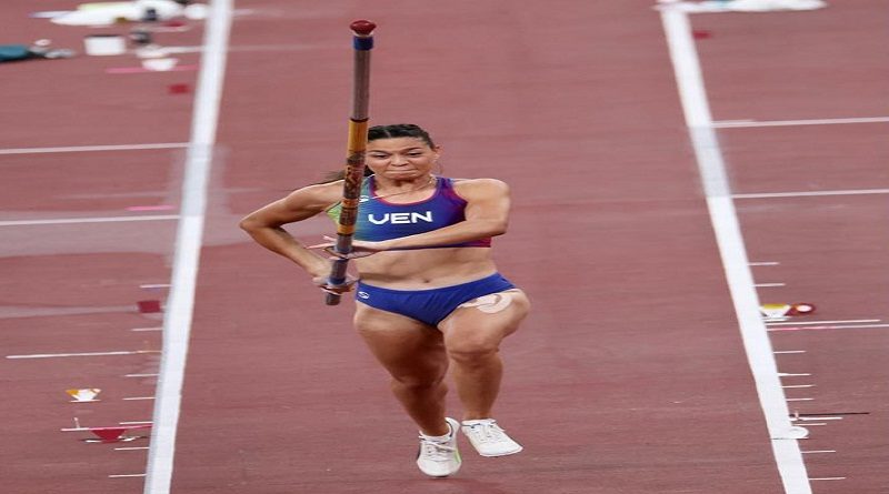Robeilys Peinado consigue 4.55 metros en salto con garrocha y clasifica entre las 7 mejores a la final