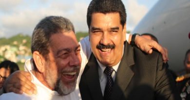 Jefe de Estado felicita al Primer Ministro de San Vicente y las Granadinas en su cumpleaños