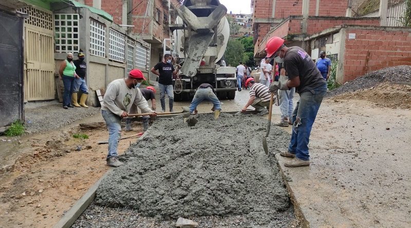 Plan Barrio Arriba en lo Concreto rehabilita vialidad del sector El Onoto en Caricuao