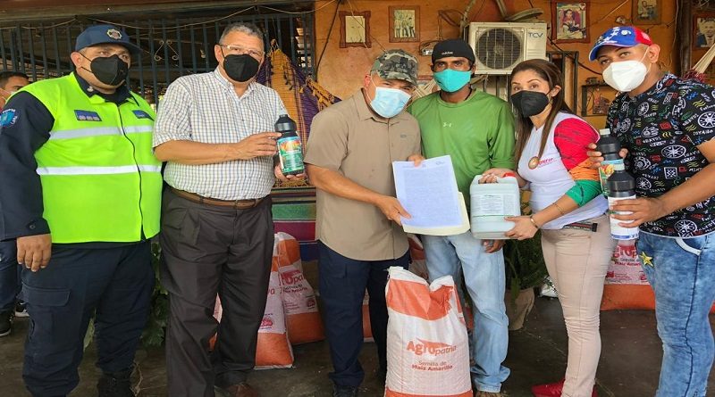 Entregan insumos a productores del municipio Jiménez en Lara