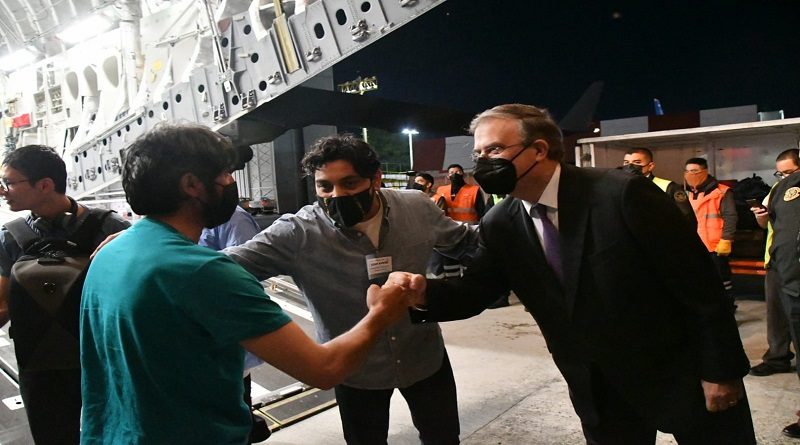 México recibe a 124 refugiados de Afganistán, la mayoría periodistas