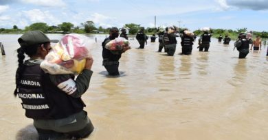 FANB continúa desplegada atendiendo a población afectada por las lluvias