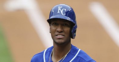 Edward Olivares la sacó del parque en derrota de Reales de Kansas City