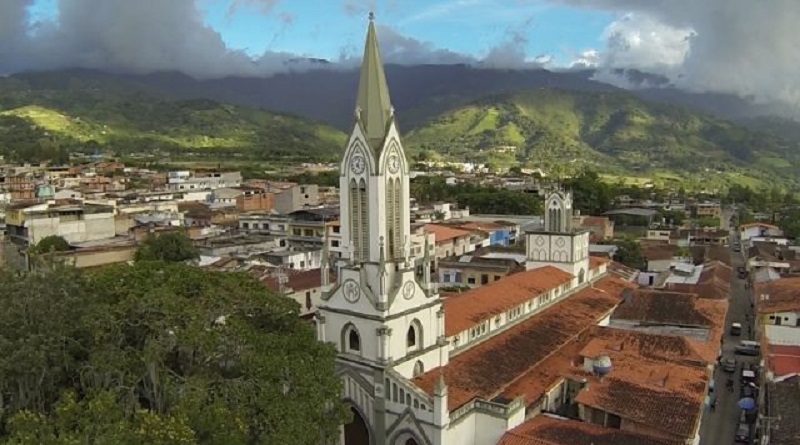 TRUJILLO: Embellecen fachadas, cancha deportiva y capilla de San Alejo en Boconó