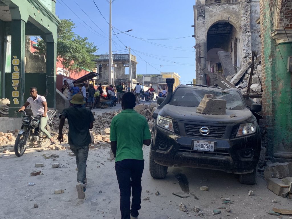 HAITÍ | Confirman al menos 29 muertos y declaran estado de emergencia por un mes tras devastador terremoto de magnitud 7.2