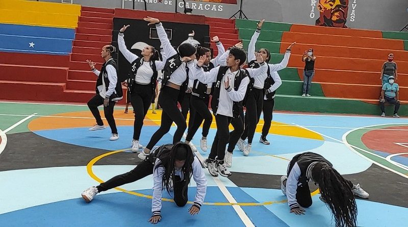 II Fase del Plan Caracas Patriota, Bella y Segura inaugura cancha deportiva en El Estanque parroquia Coche