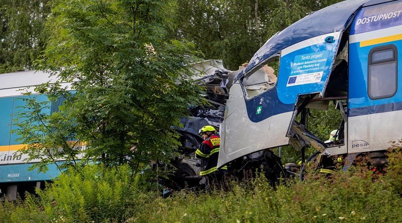 Choque de trenes en República Checa deja tres muertos y decenas de heridos