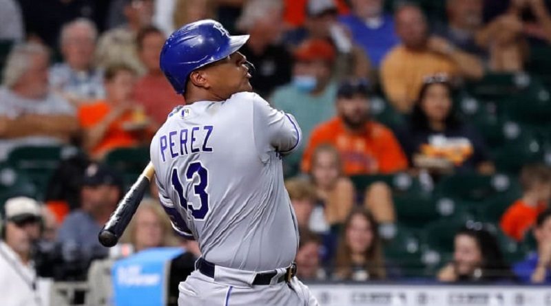 Salvador Pérez llega a 33 jonrones en la temporada